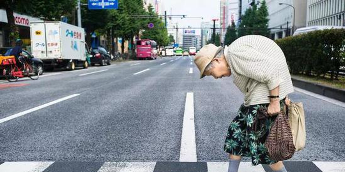 退休就破产、80岁干苦力，日本打工人到底拿什么养老？