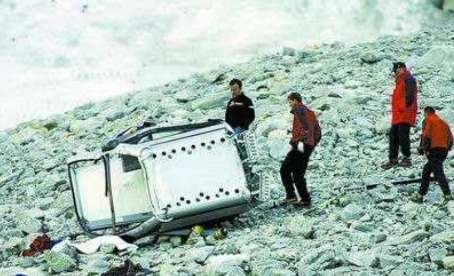 23年前,贵州马岭河风景区缆车坠落事件,幸存儿被韩红培养成才