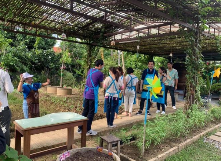 湖南小伙大二退学创业，22岁成千万富翁，23岁为她在海南卖水果