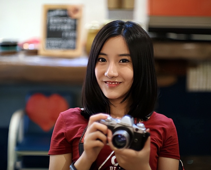 清华大学校花“双料第一”，颜值和才华均在线，不输“奶茶妹妹”