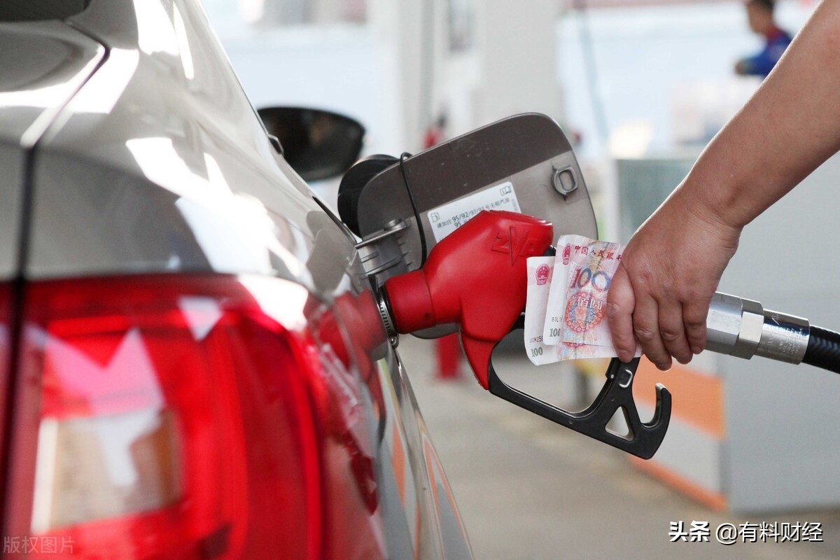 全国油价调整,每吨汽油,柴油价格涨幅超过100元,平均每升0号柴油价格