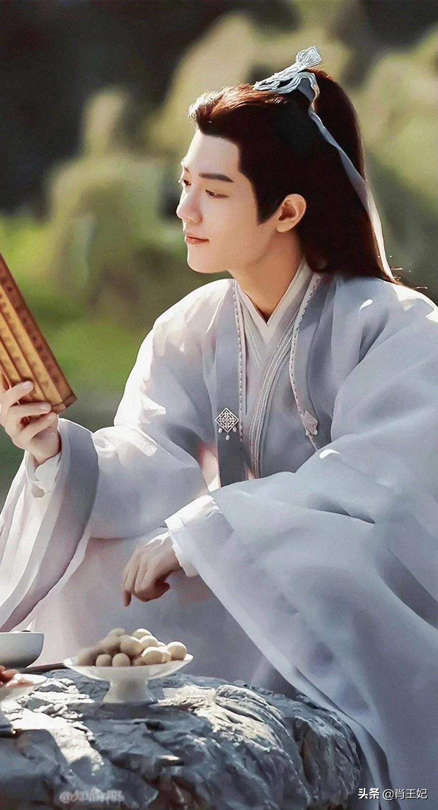 桃桃的一组生图,肖战的眼睛真好看,灵气逼人鲜花与少年绝配