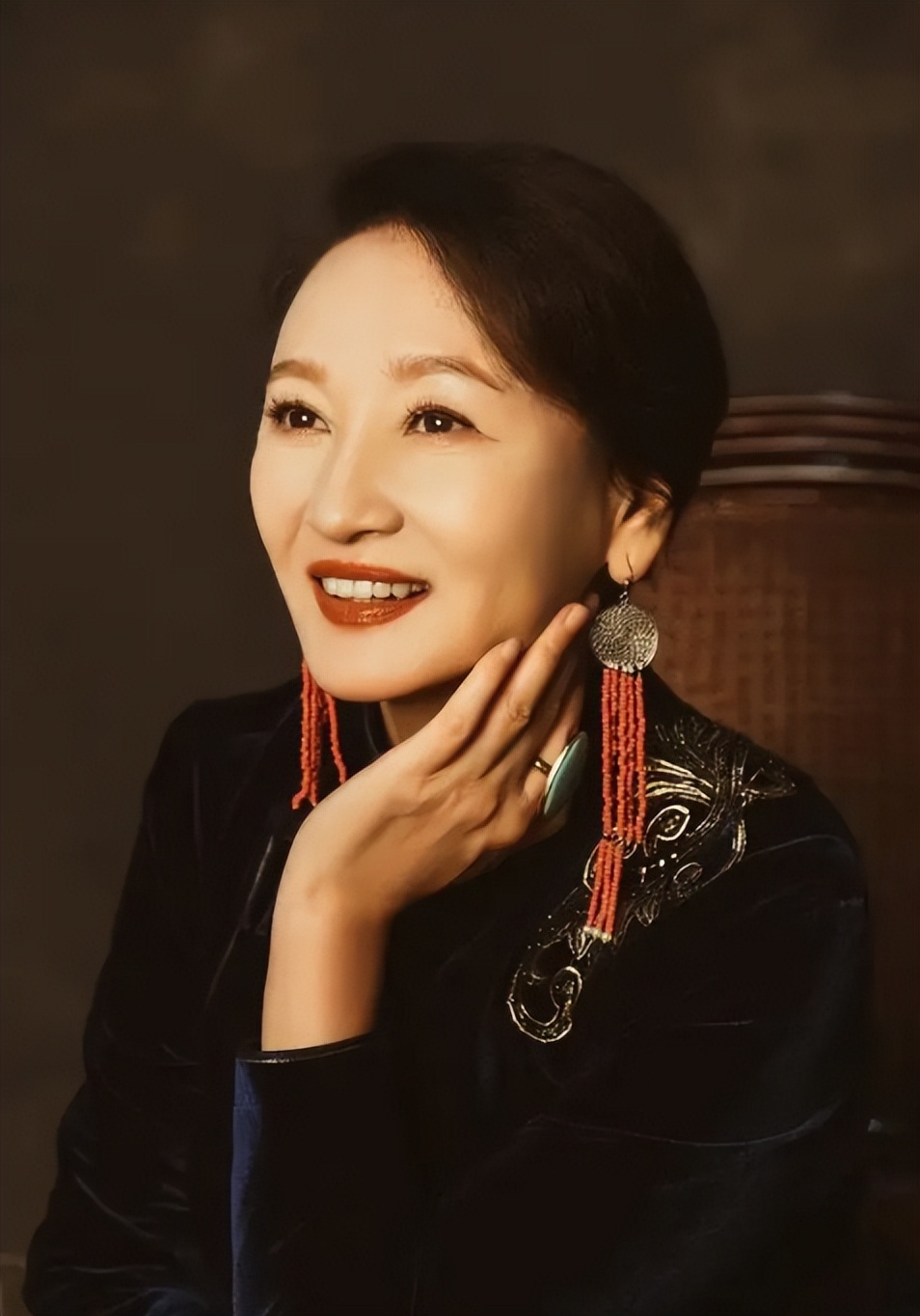 哈斯高娃:离婚后不再嫁人,她与腾格尔的婚姻到底受了多少委屈?