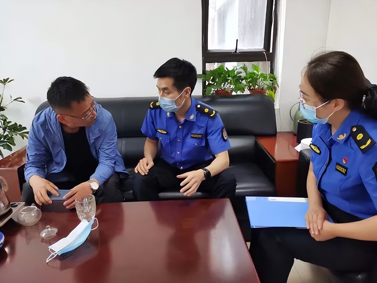 ������سǹܾ֣���������ͬ���� ����Ⱥ�ڡ�����롱