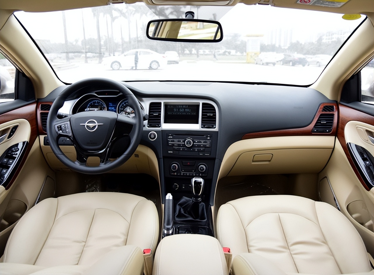 “国家一级演员”李幼斌，出道37年身价超10亿，座驾7万是国产车