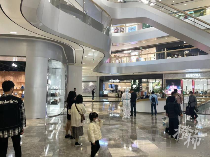 引发众怒母女隐瞒行程上海来杭被立案调查波及万象城来福士地铁有明确隐瞒情节潜入杭州要面临怎样的法律后果