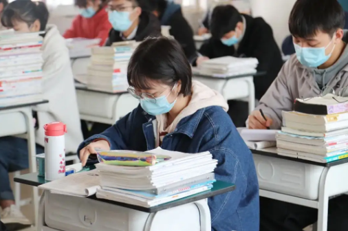 北大毕业的老师，却不愿给北大的学生上课？暴露学霸真实上课状态