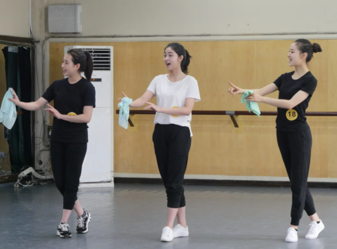 “坑惨”应届生的5个专业，就业率垫底，985大学也拯救不了