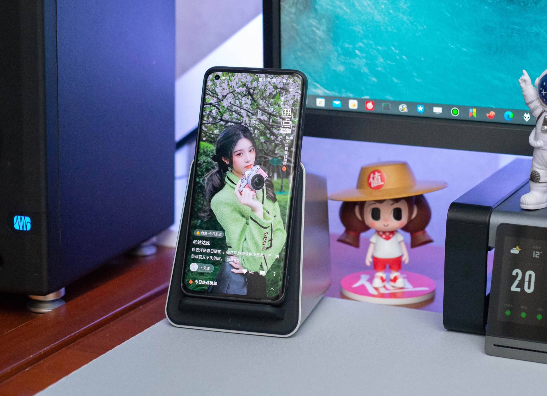 桌面改造 2.0，兼顾生产力与娱乐性的一体化空间