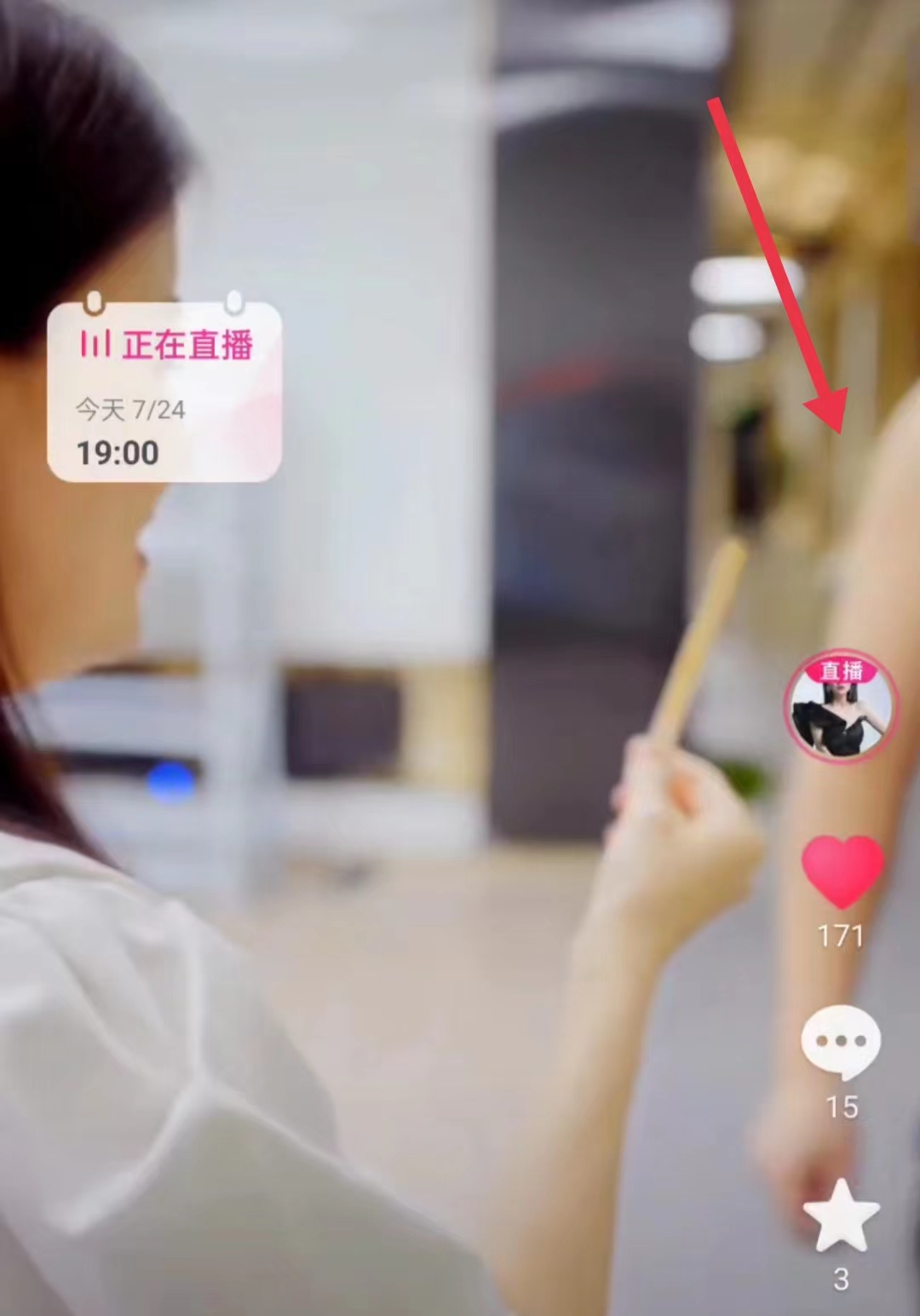 前央视主持经纬老公首曝光！一口东北话声音年轻，打情骂俏好恩爱