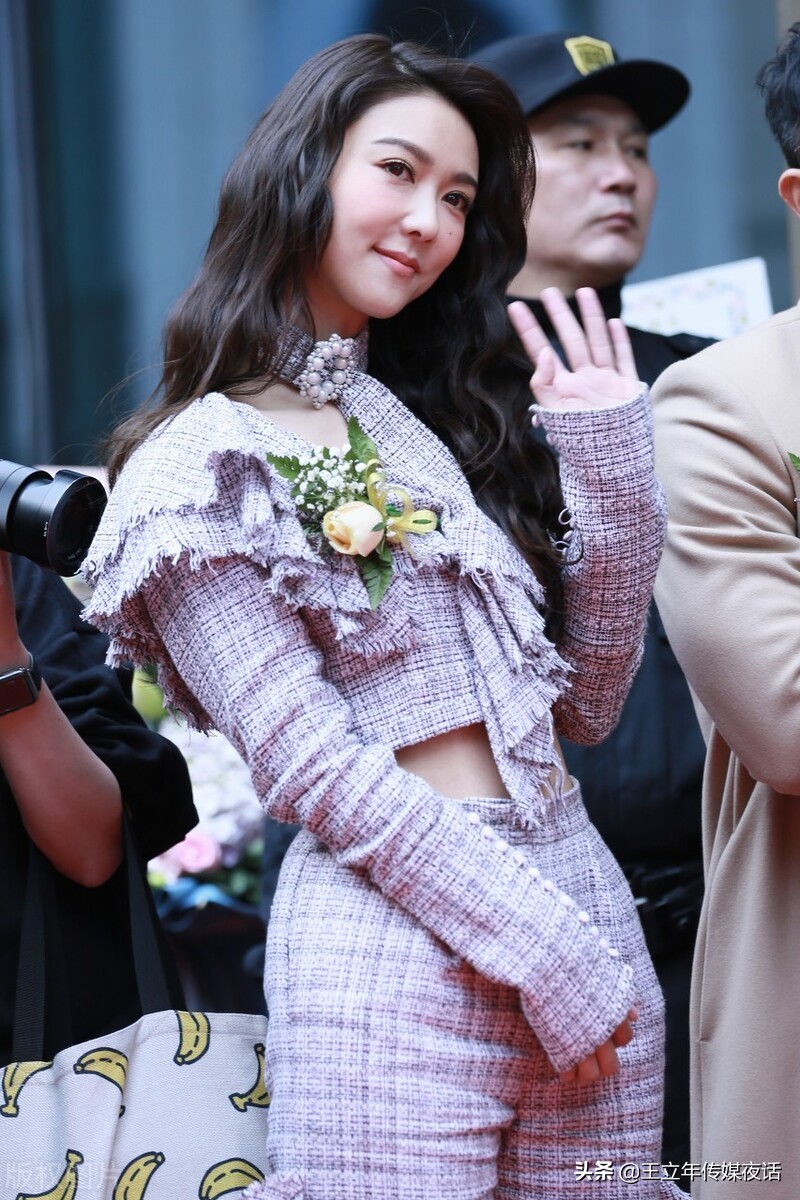 薛凯琪《乘风破浪》录制，明媚大眼清新可爱风