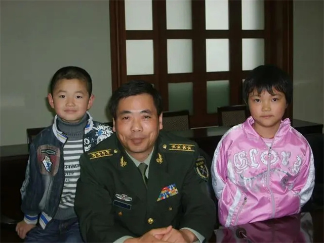 何雪豪：8岁被特招入伍，成为特种兵，学费由国家承担