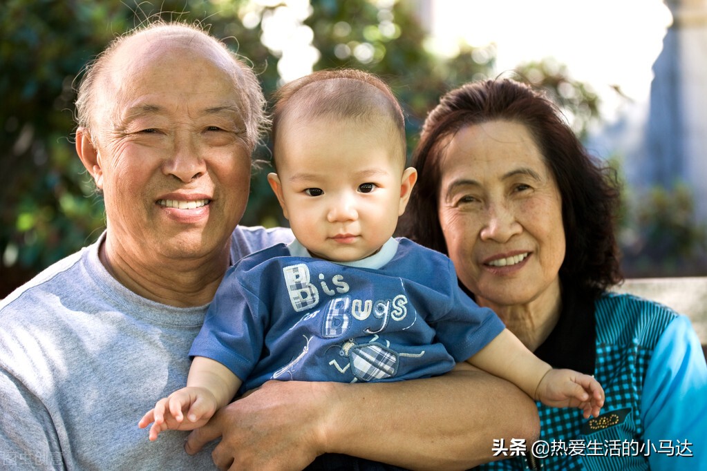 人到晚年，才逐渐幡然醒悟：所谓的子女和亲情，十有八九都靠不住