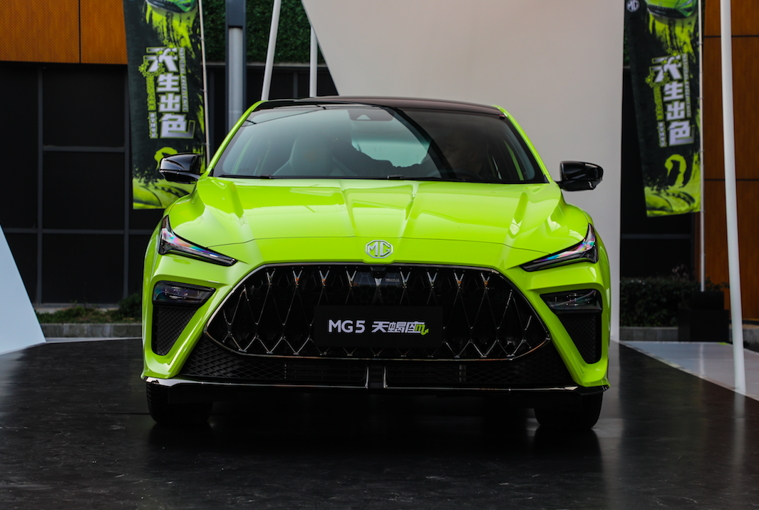 带真排气声浪 6.9秒破百+熏黑尾翼 MG5天蝎座将于4月8日正式上市