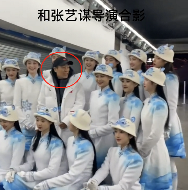 2022冬奥会引导员走红，自信美丽又大方，个个是名校在校大学生