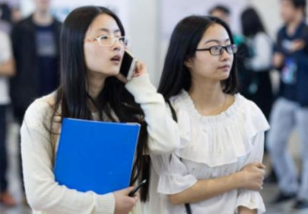 985大学好还是211大学好（大学生面试被拒）