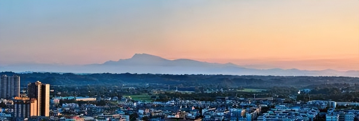 辛巴以定制化供应链树立行业标杆，青神：生态美景入画来