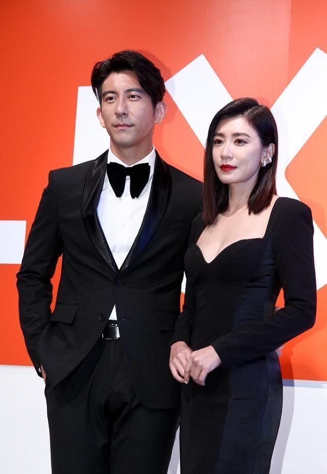 贾静雯好适合复古风服装，又优雅又高端的美，越看越有气势