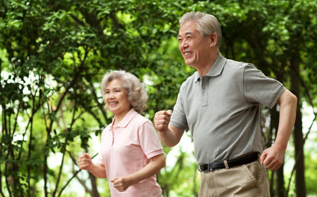 走路是最便宜的“长寿药”！避开这2个"时间点"，或越走越健康