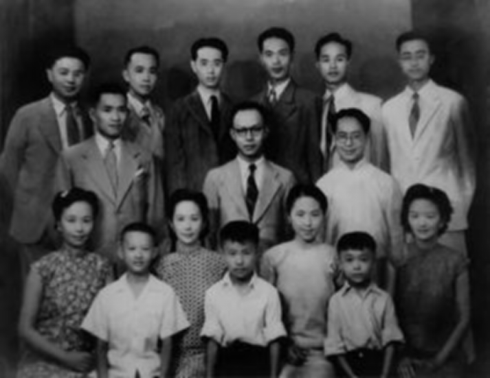 沈岳萌：沈从文的九妹，为爱所困回家时已成疯子，走丢后嫁给渔夫