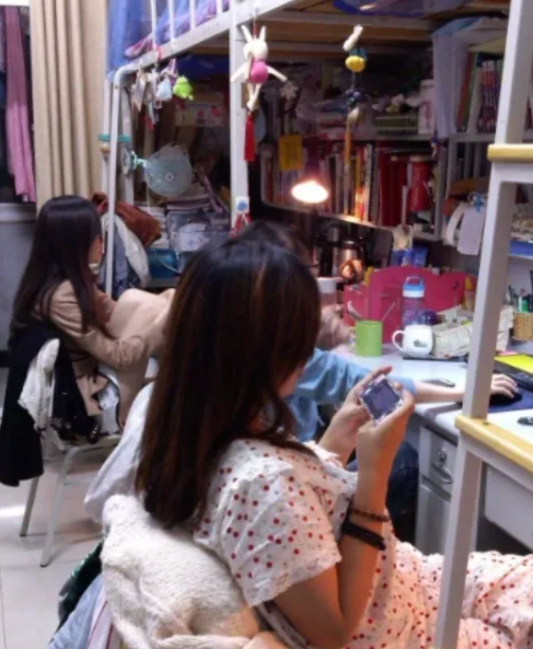 一高校女生宿舍被征用，“贴身衣物”被翻出，当事人竟是学生