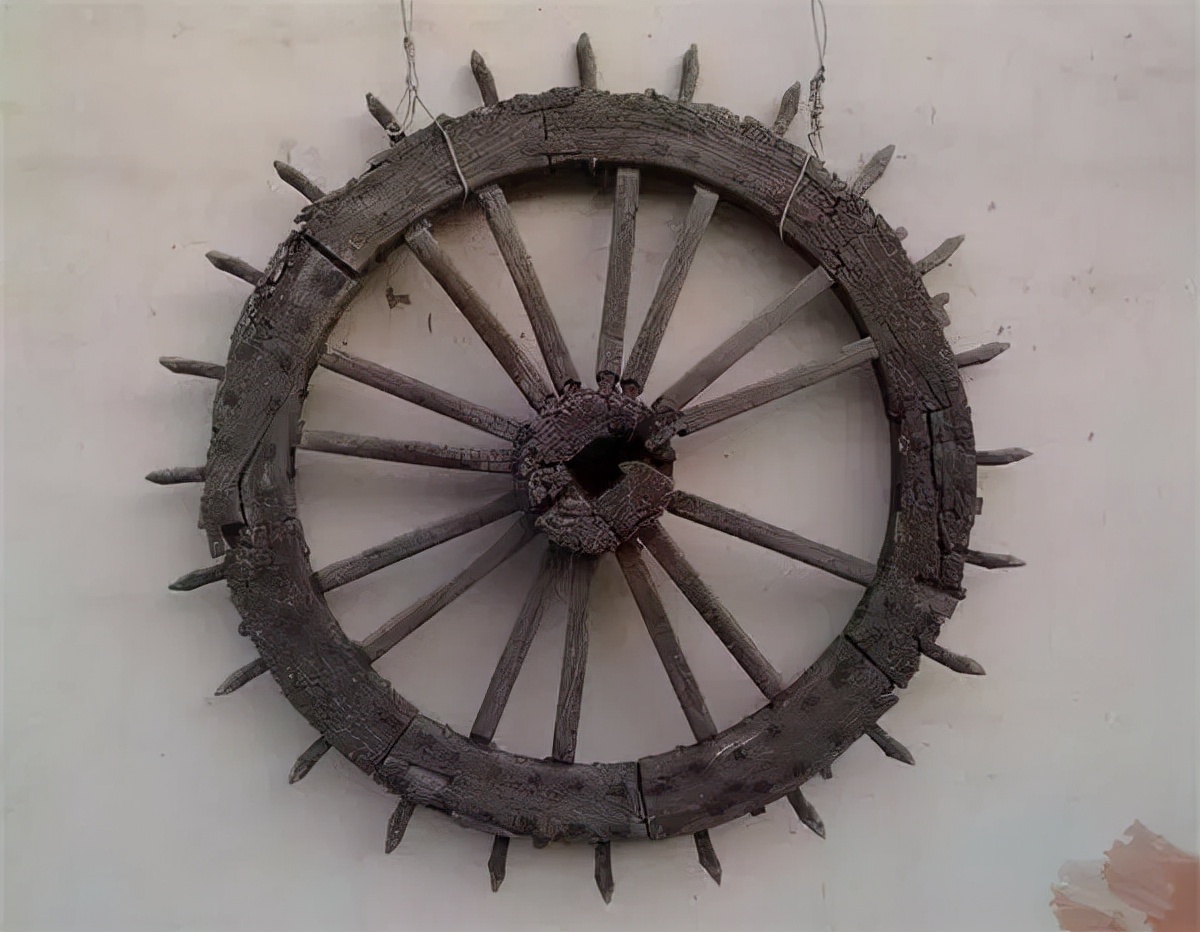 第一件,残缺的农具了,大家知道是干什么用的吗?