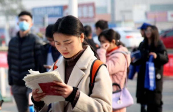 大学生面试被拒，HR说出普通大学和985的差别，值得学生深思