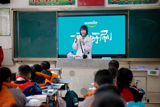 龋齿可以通过刷牙改善吗（为了预防龋齿3岁以上学龄前儿童最好()刷牙）