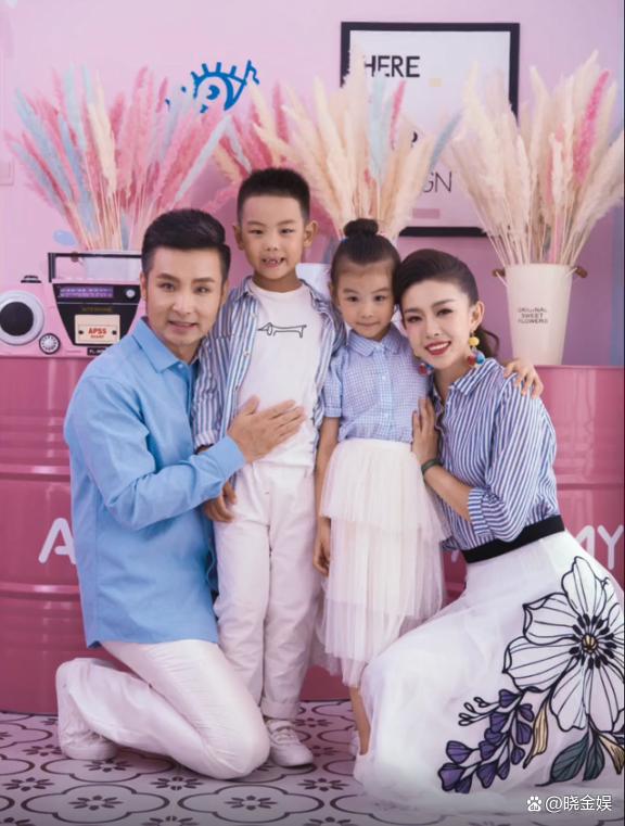 刘和刚:儿女双全甚欢喜,结婚12周年纪念日当天一家四口拍全家福