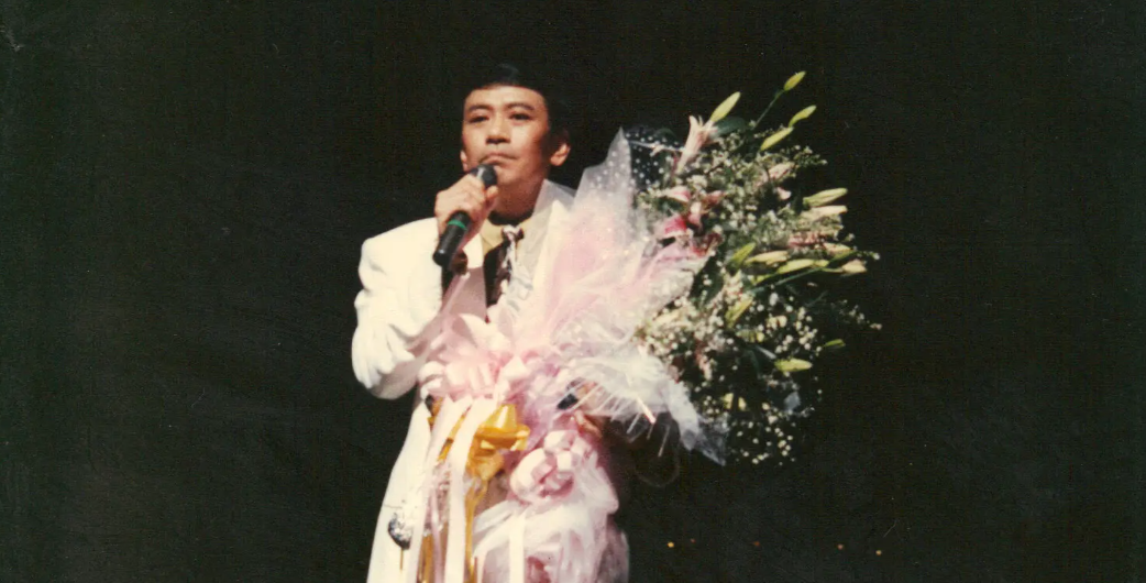 2002年"妖王"罗文去世,葬礼轰动全港,刘銮雄为何会被赶出灵堂