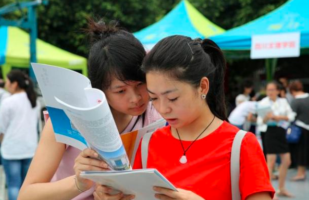 未来10年女生很“吃香”的专业，薪资可观且稳定，家有女儿要留意