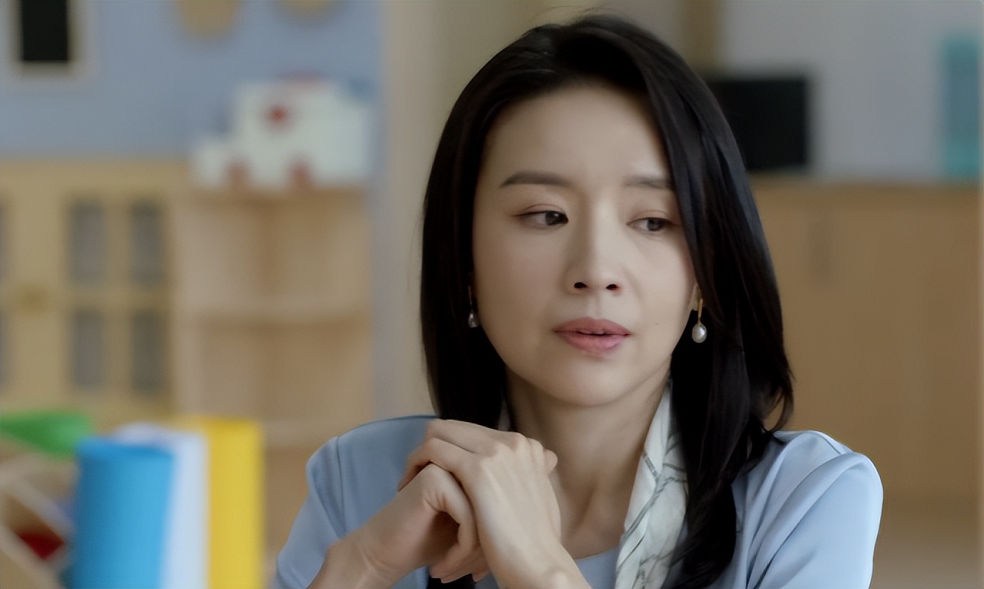 越瘦越丑的10位女星，个个皮松肉垮，脸无二两肉