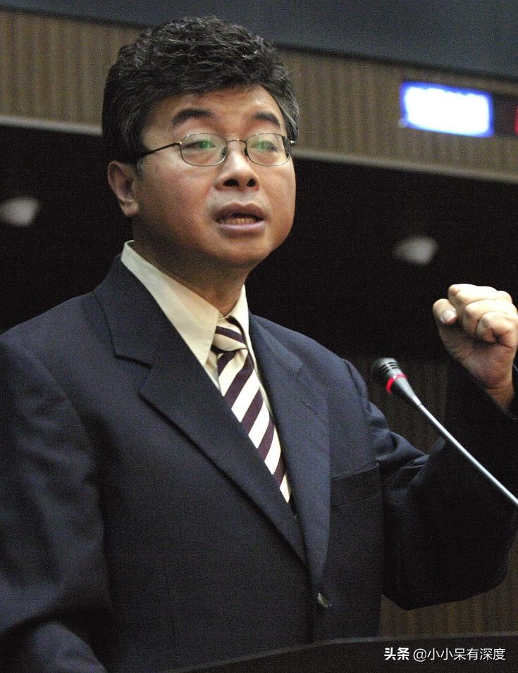 台湾邱毅教授，他铿锵有力地点评，在中国大陆圈粉无数，深受欢迎