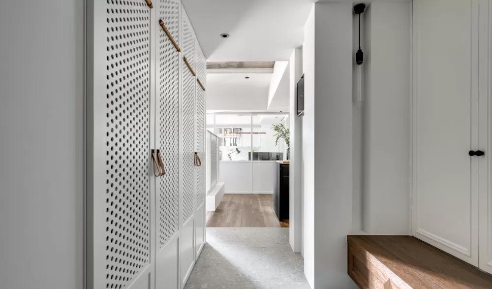 收纳不够吗？善用走道空间，让玄关一平抵三平