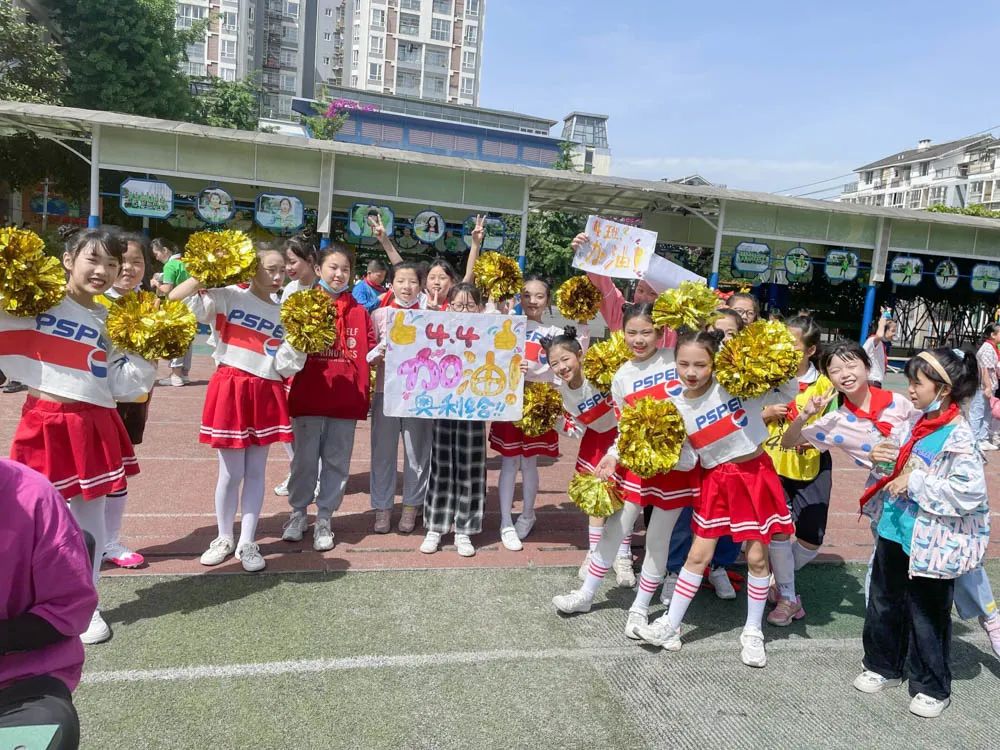 双流区迎春小学举行第七届校园足球班级联赛暨啦啦操比赛颁奖仪式