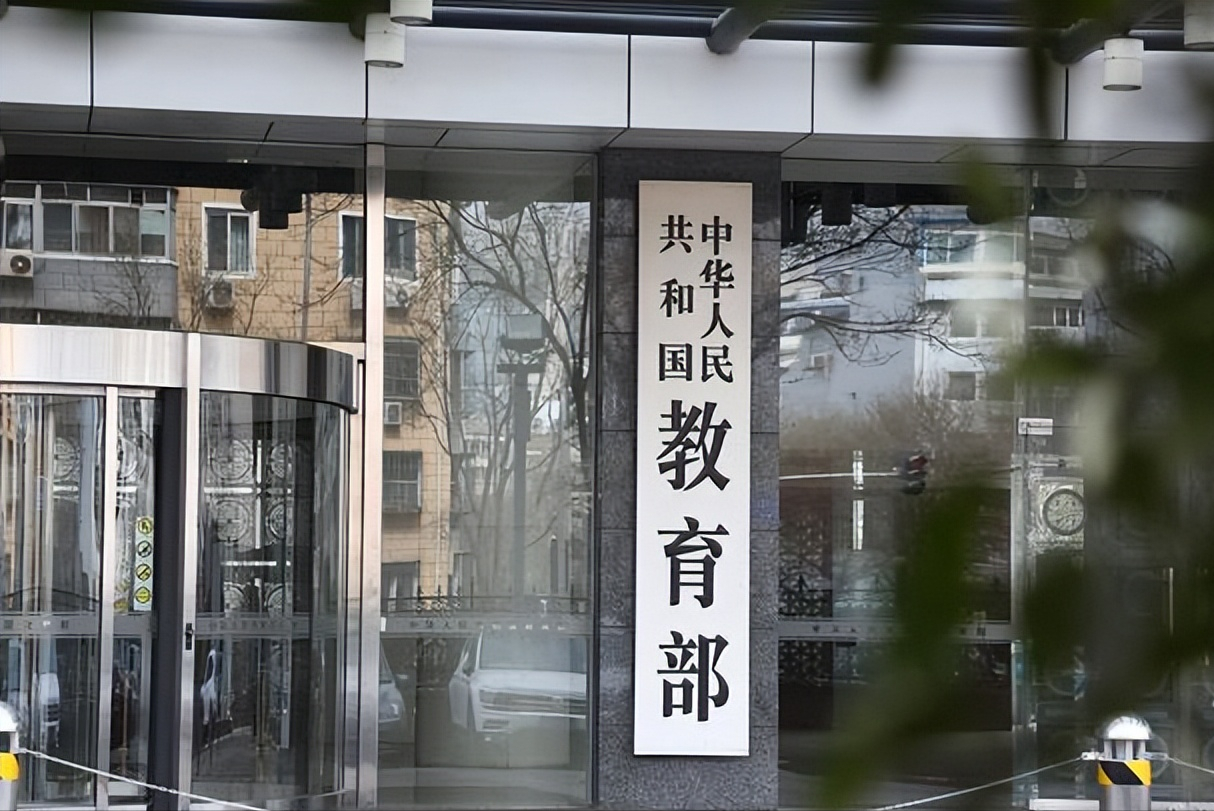今年教育部兩次強調要提高教齡津貼，延續37年的10元標準要打破了