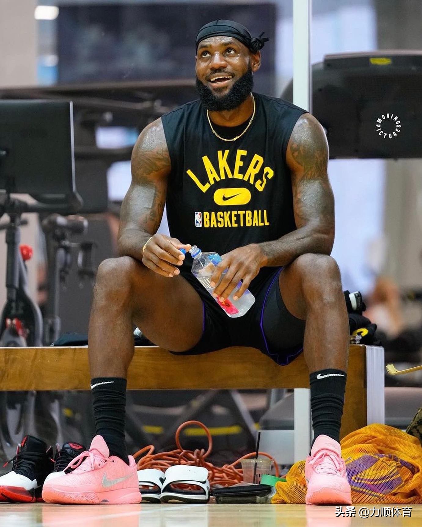 勒布朗\x20詹姆斯(勒布朗詹姆斯首次亮相 Nike LeBron 20)