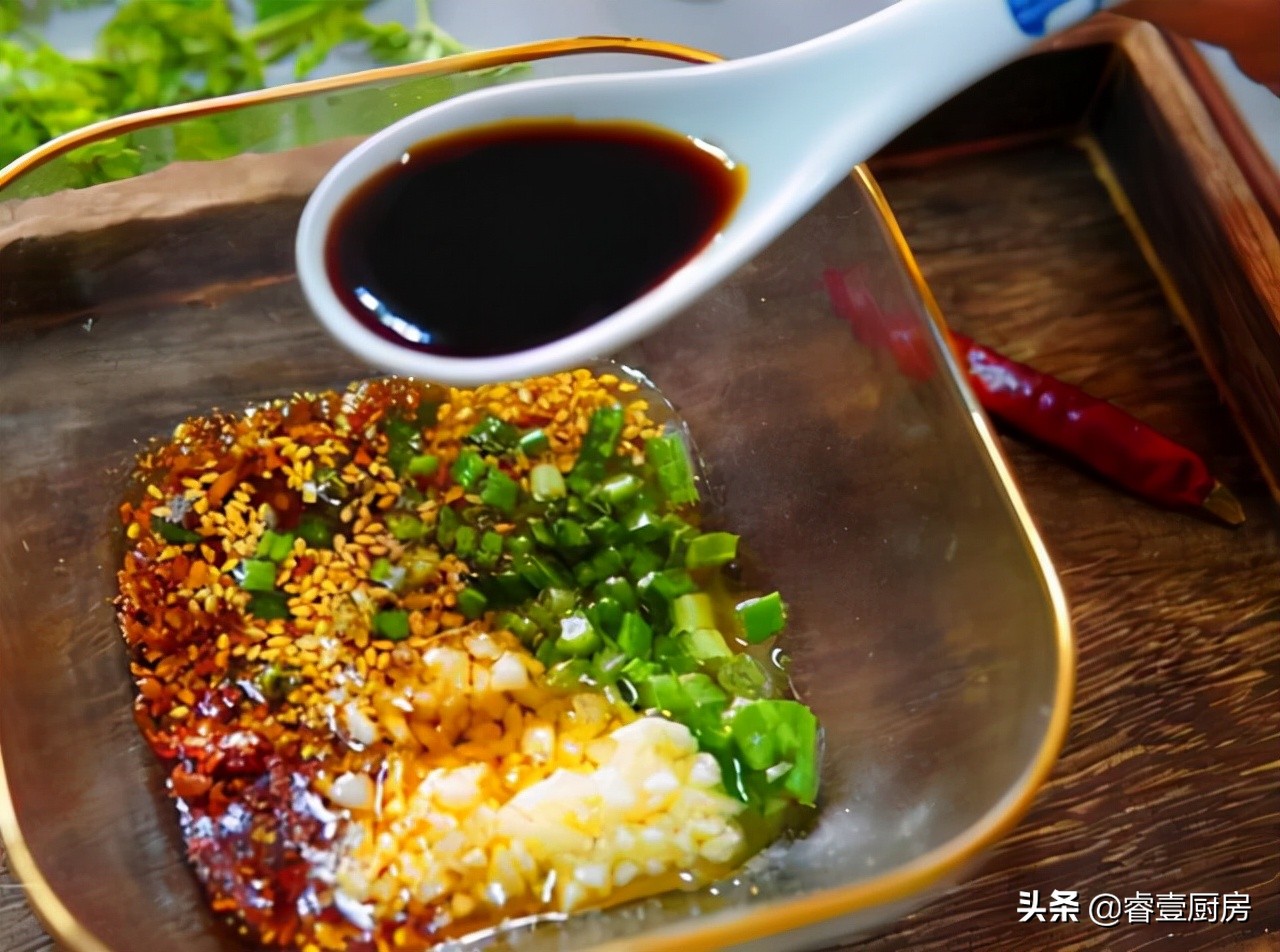 吃水饺别老蘸醋，教你秘制蘸料做法，不管啥馅水饺，蘸着都好吃