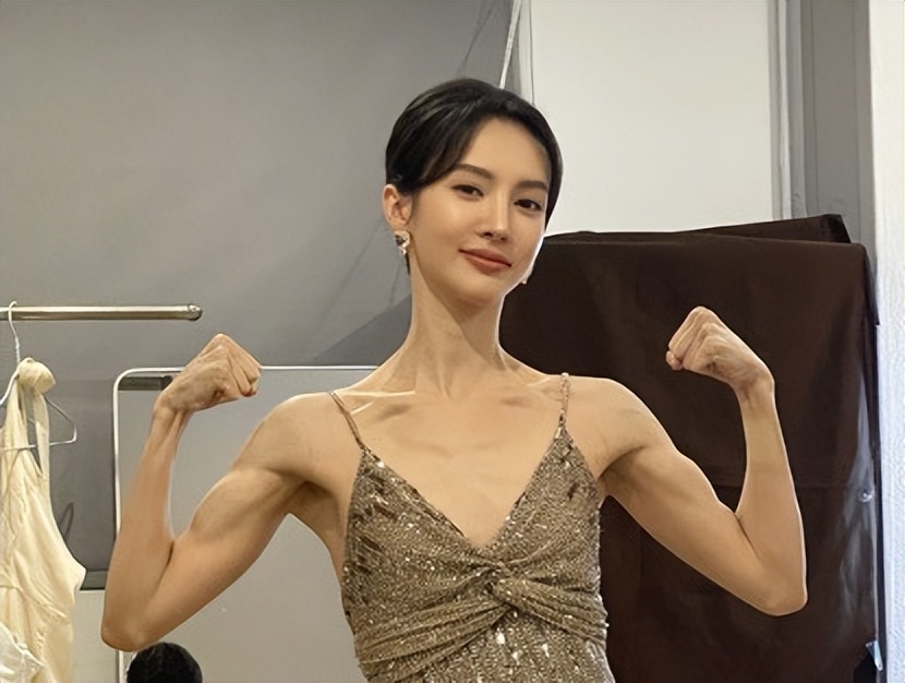 一张美人脸,身材却排骨胸,大象腿,五五开,这10位女星真是可惜