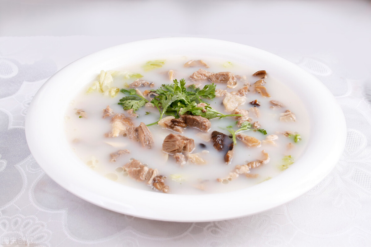 炖羊肉牢记“3放2不放”，用料别太足，羊肉出锅汤鲜味美，好喝