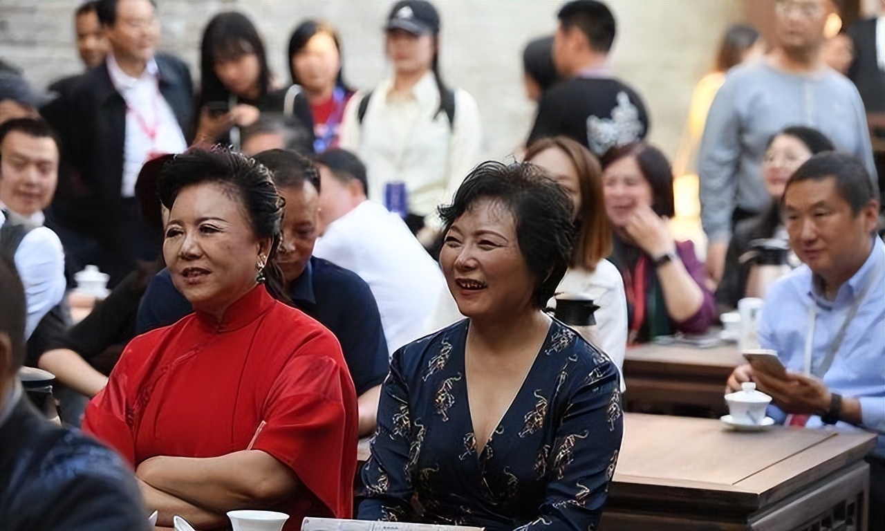 中国最有钱的女房东，一月收租2个亿，分前夫200亿，给女儿500亿