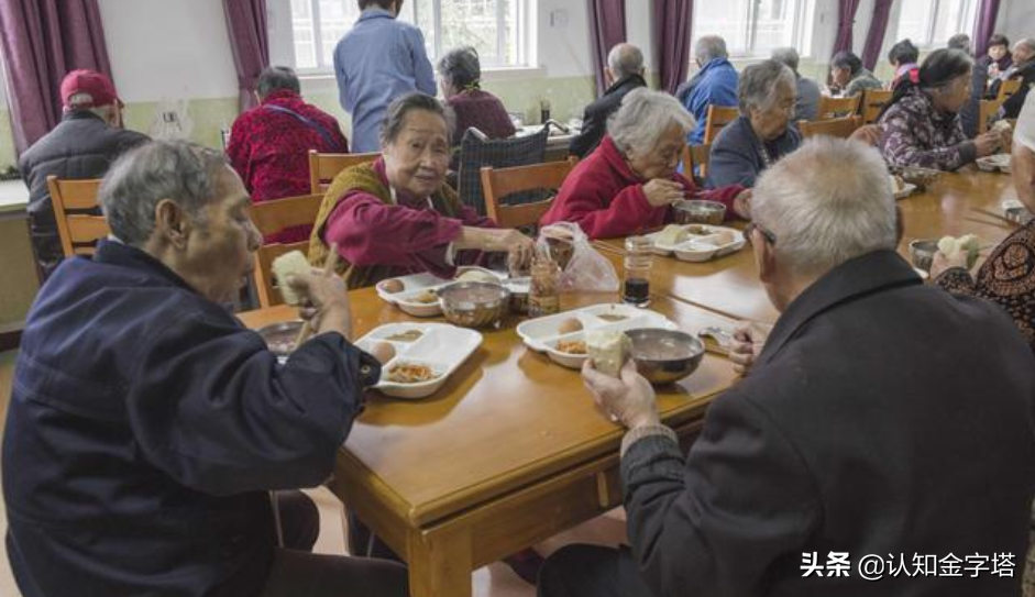 中国养老vs美国养老，谁更胜一筹？美国养老院，究竟有多魔幻？