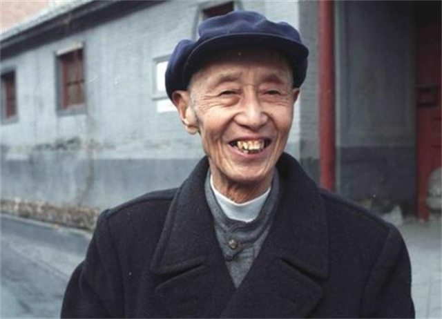 高考数学交白卷，作文只写28字，大学校长看到试卷后：你被录取了