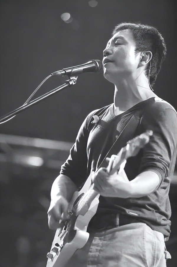 “辞职会长”许巍：曾患抑郁症数次自杀，却治愈无数抑郁症患者