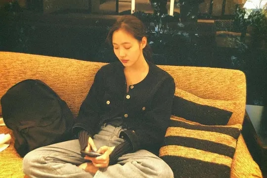 她的中文水平达10级，凭借“尺度片”得到认可，不惜为戏增重8斤