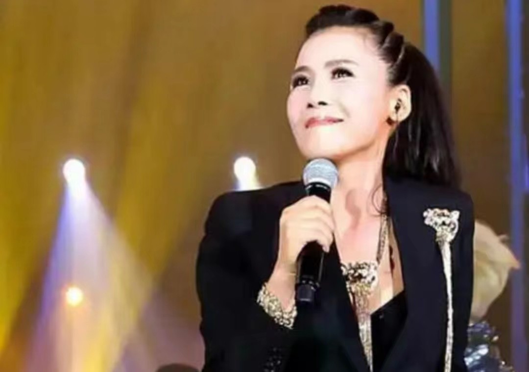 红极一时却突然“消失”的15位明星：林芳兵险毁容，利智为爱息影