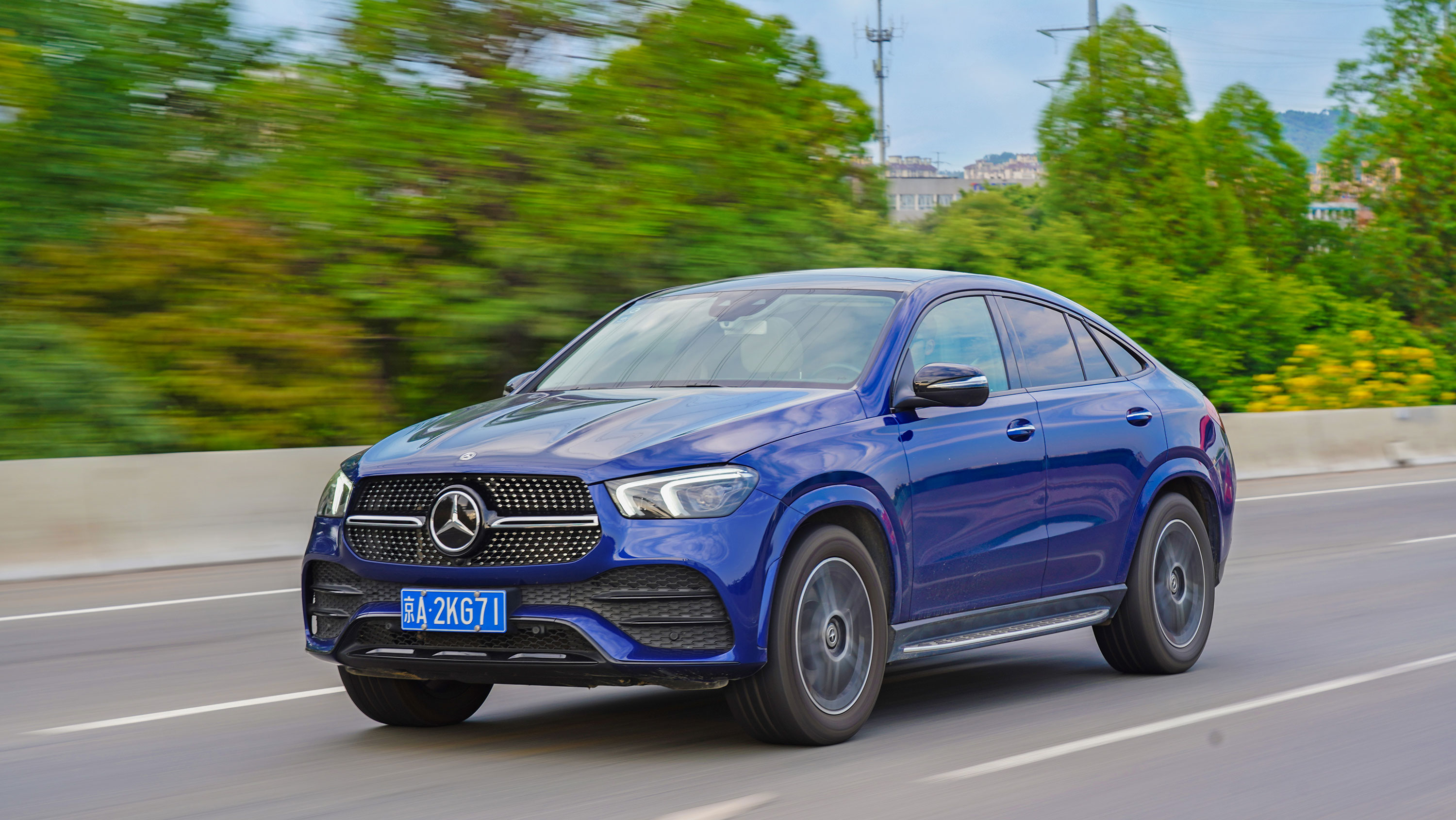 颜值最高的奔驰suv,花一百万买它究竟值不值?