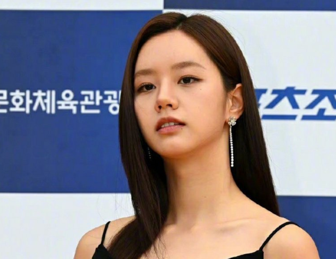 韩国青龙大赏明星生图！没了滤镜颜值集体掉线，金高银发际线堪忧