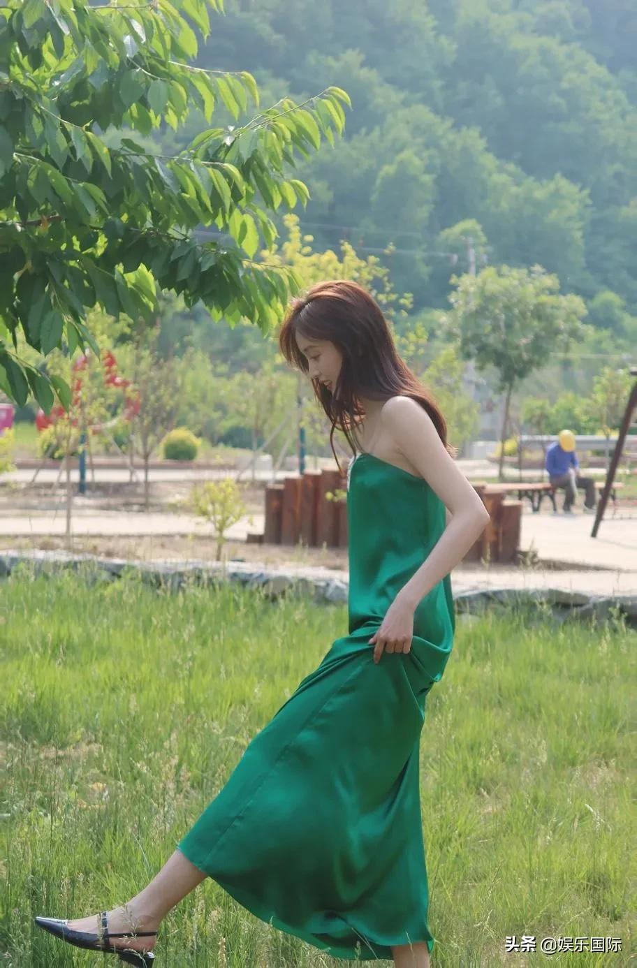 吴宣仪库存美照曝光 穿白色背心清纯可人