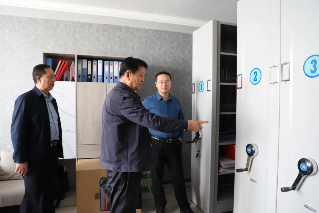 张勇一行到新疆塔里木律师事务所和阿拉尔市 公证处调研指导工作